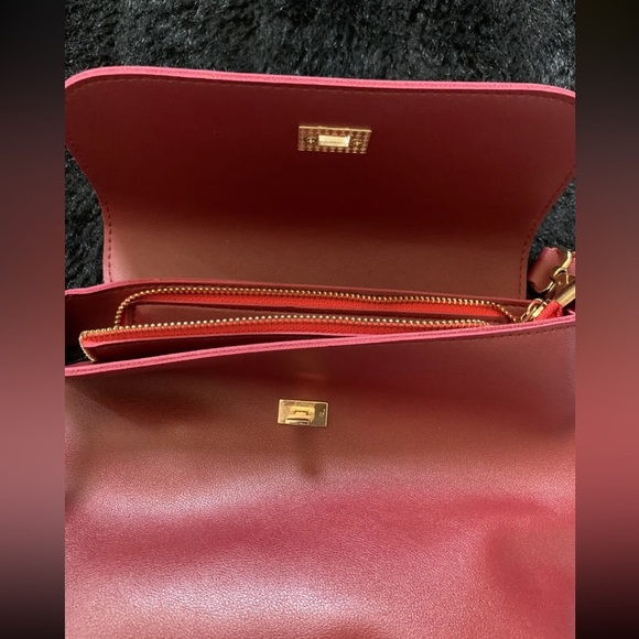 DAUNAVIA Women’s Red PU Leather w/ Tribal Strap PreOwned Great condition - Picture 9 of 11